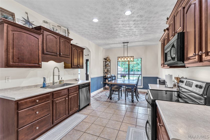 ***Improved price!***Welcome to this beautifully maintained - photo 15