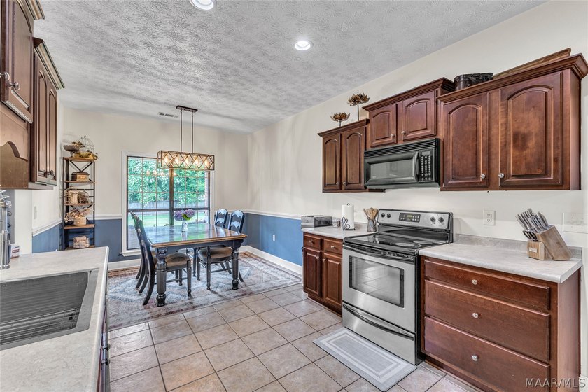 ***Improved price!***Welcome to this beautifully maintained - photo 16