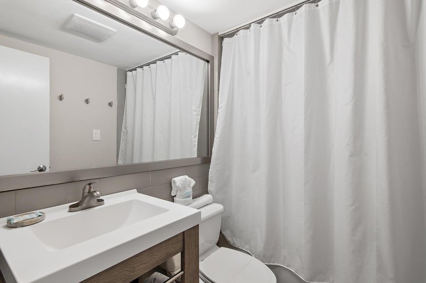 Jetty East is a Gulf front Gated 6-story midrise with under - photo 17