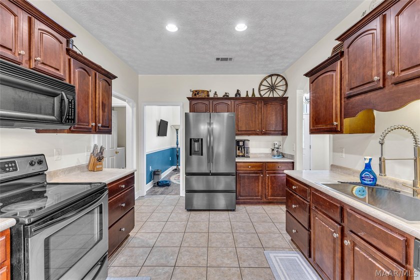 ***Improved price!***Welcome to this beautifully maintained - photo 17