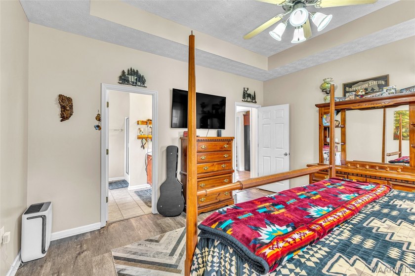 ***Improved price!***Welcome to this beautifully maintained - photo 21