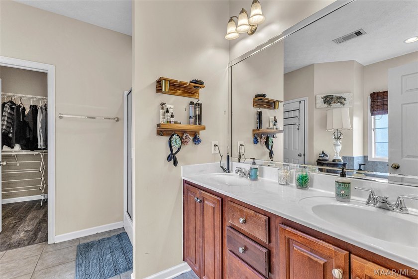 ***Improved price!***Welcome to this beautifully maintained - photo 22