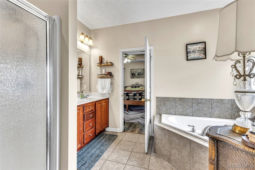 ***Improved price!***Welcome to this beautifully maintained - photo 23