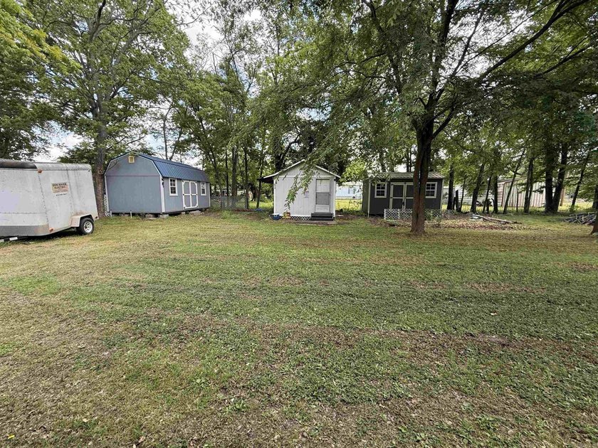This country home, situated on nearly half an acre, has it all - photo 32