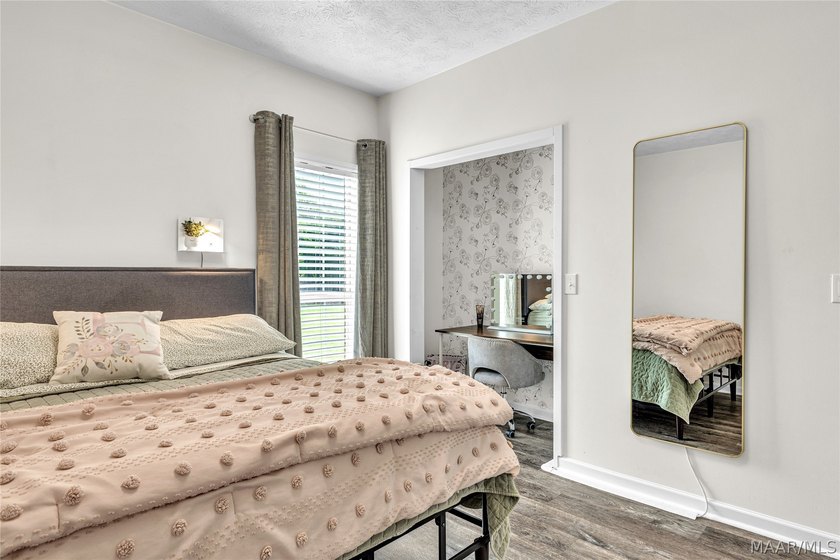 ***Improved price!***Welcome to this beautifully maintained - photo 32