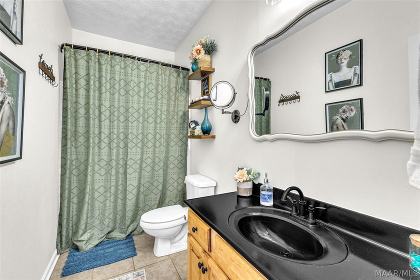***Improved price!***Welcome to this beautifully maintained - photo 34