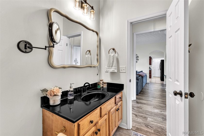 ***Improved price!***Welcome to this beautifully maintained - photo 35