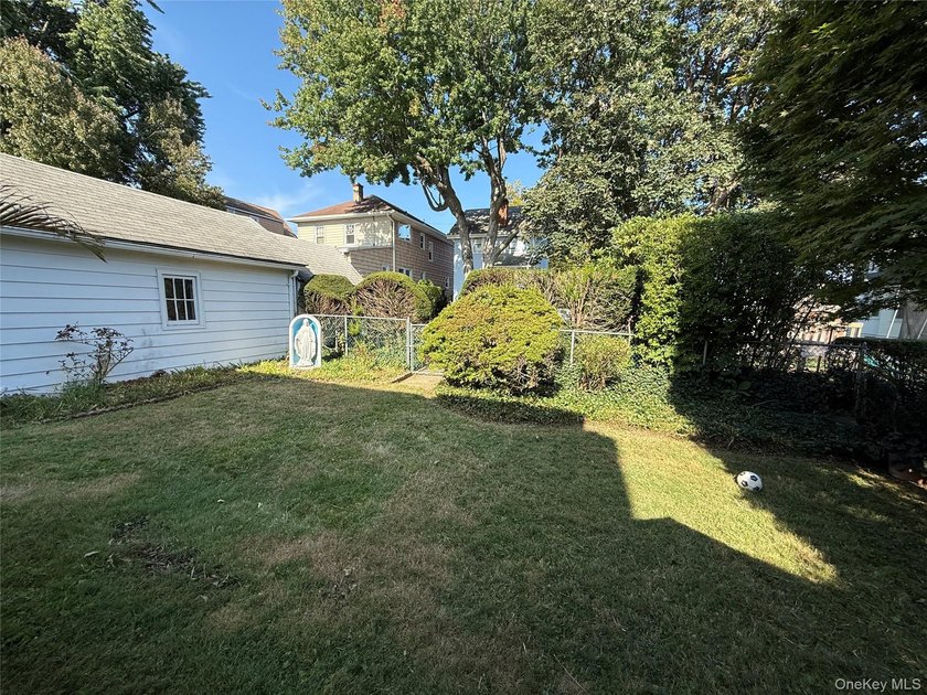Nestled in the heart of the Rochelle Heights Historic District - photo 12