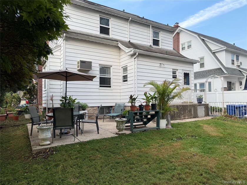 Nestled in the heart of the Rochelle Heights Historic District - photo 14