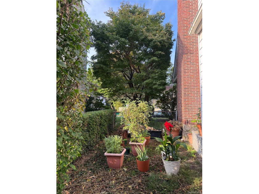 Nestled in the heart of the Rochelle Heights Historic District - photo 15