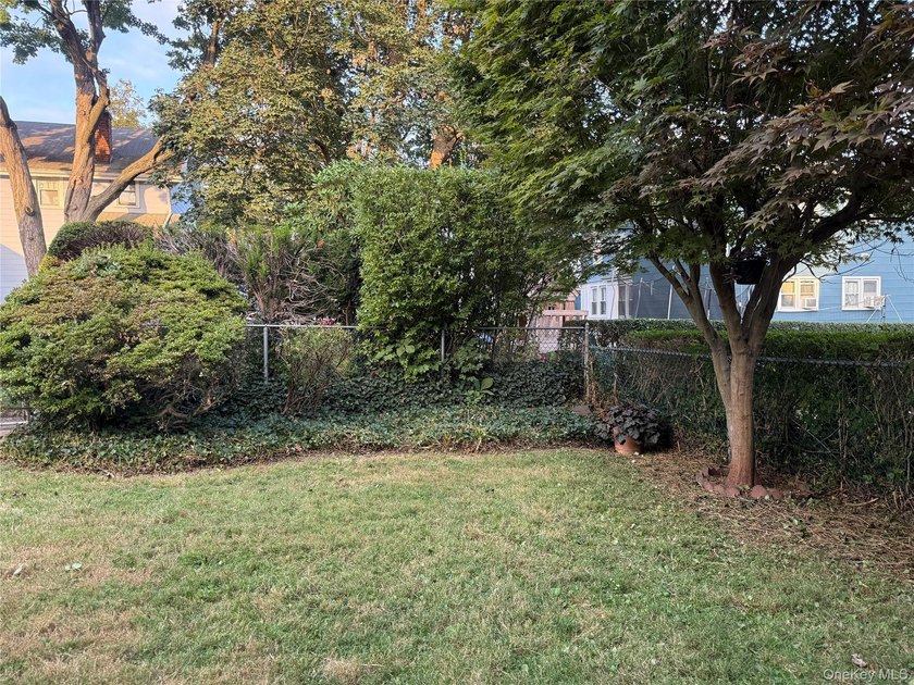 Nestled in the heart of the Rochelle Heights Historic District - photo 16