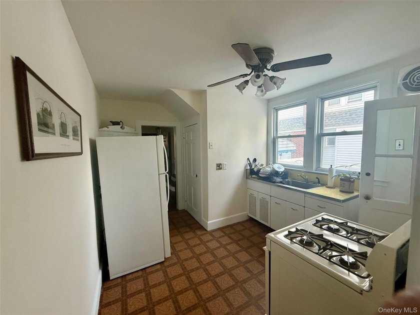 Nestled in the heart of the Rochelle Heights Historic District - photo 26