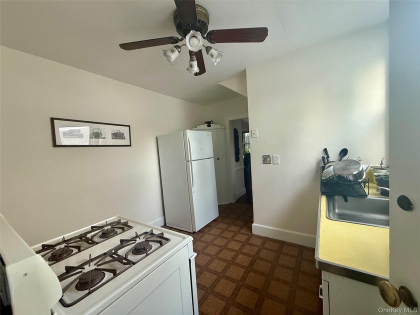 Nestled in the heart of the Rochelle Heights Historic District - photo 29