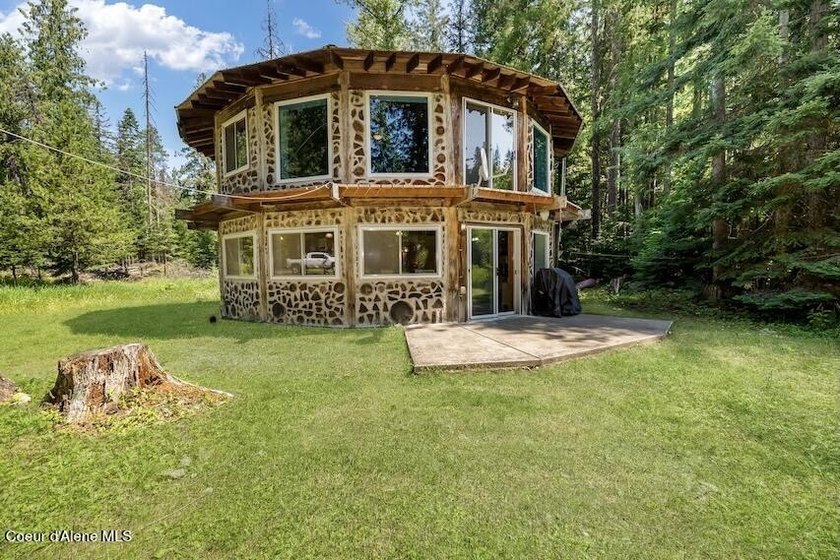 Tucked along 180 feet of Granite Creek frontage, this rare 1 - photo 6