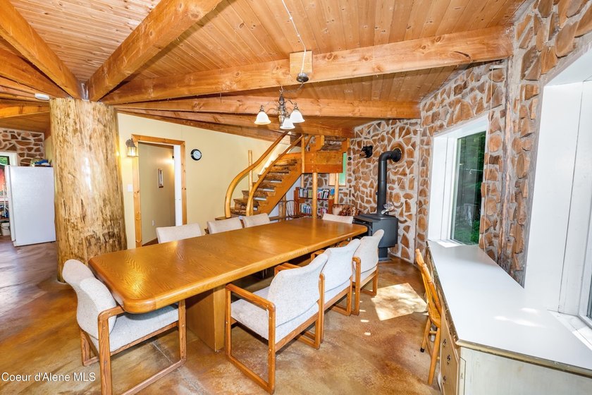 Tucked along 180 feet of Granite Creek frontage, this rare 1 - photo 8