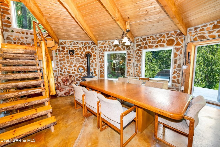 Tucked along 180 feet of Granite Creek frontage, this rare 1 - photo 9