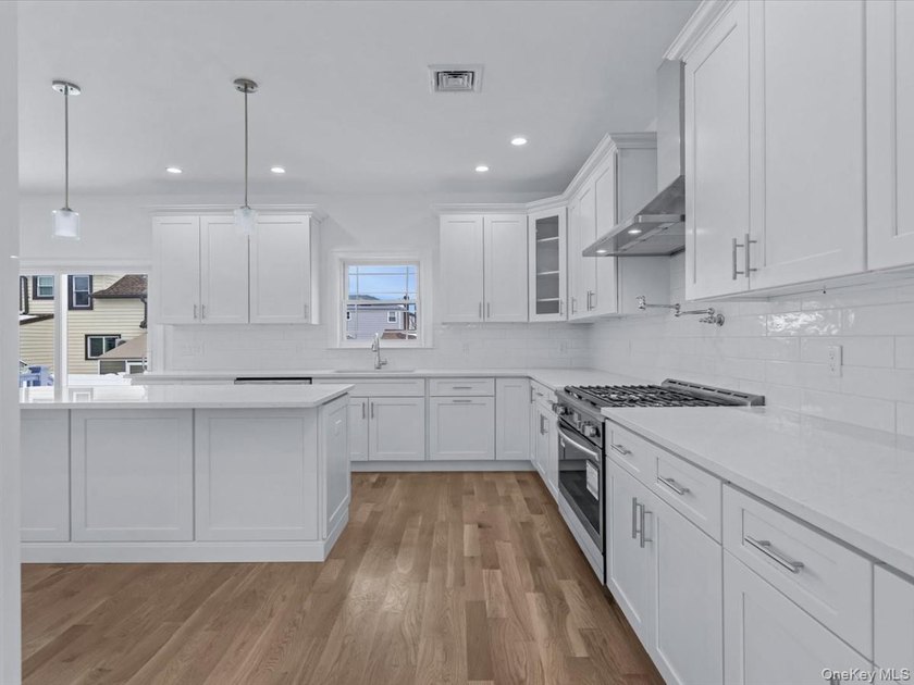 Welcome to 42 Williamson Street, a beautiful new construction - photo 7