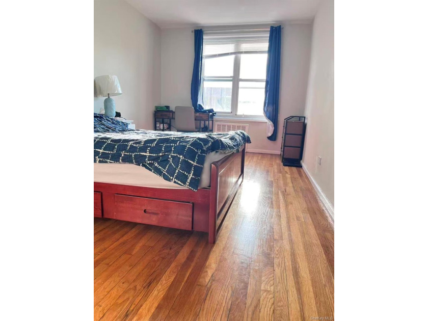 This impressive condo apartment features three bedrooms and a - photo 9