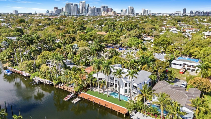 Stunning contemporary waterfront estate on the Karen Canal in - photo 11