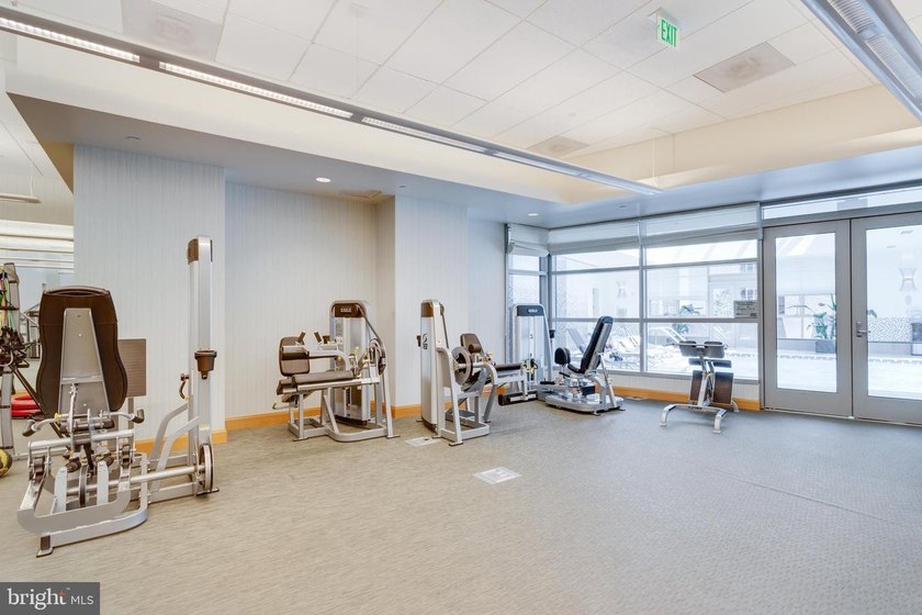 Luxury 2BR/2BA Turnberry Tower Condo in the Heart of Rosslyn - photo 31