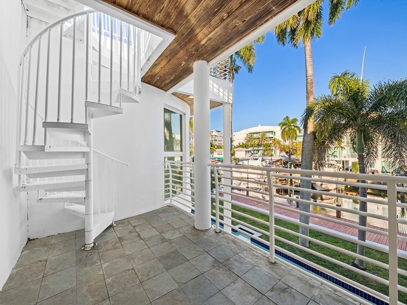 Stunning contemporary waterfront estate on the Karen Canal in - photo 44