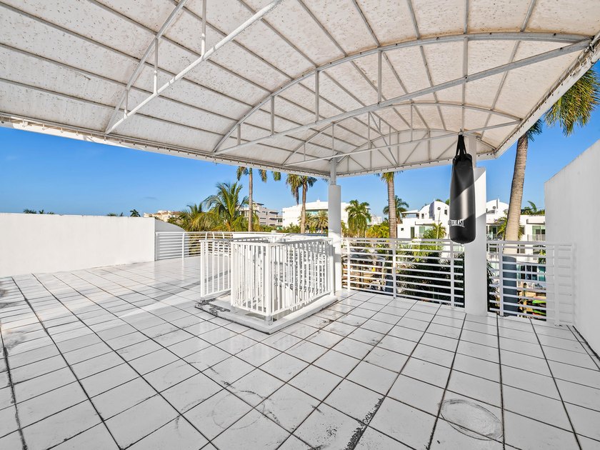 Stunning contemporary waterfront estate on the Karen Canal in - photo 46