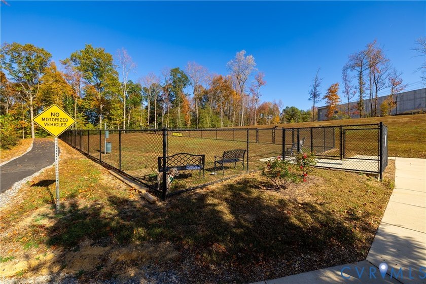 MOVE-IN READY! Fabulous opportunity to own a beautiful - photo 11