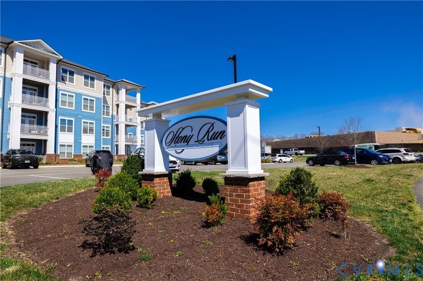 MOVE-IN READY! Fabulous opportunity to own a beautiful - photo 12