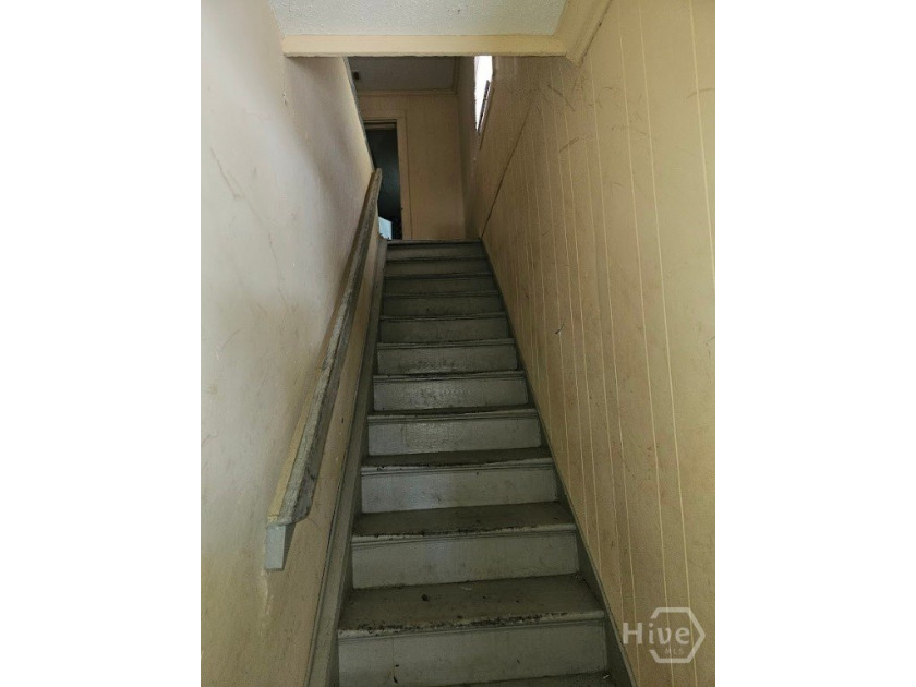 Attention investors and cash buyers! Check out this 4-bedroom - photo 24