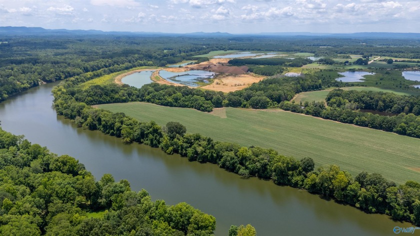 New Listing! First time offered! Beautiful farm featuring 2 - photo 9