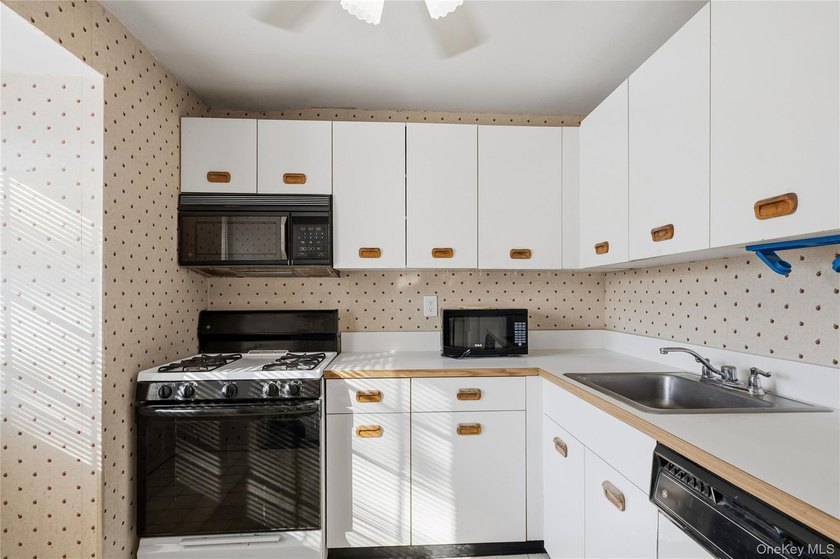 Enjoy easy, low-maintenance living in this upper level, 1 - photo 16