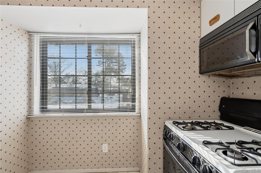 Enjoy easy, low-maintenance living in this upper level, 1 - photo 17