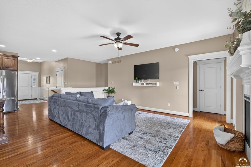 Welcome home to this stunning Kettler-built ranch in desirable - photo 9