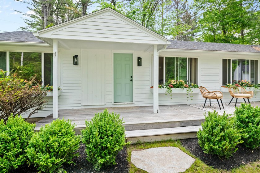 Discover a rare opportunity to own a beautifully landscaped 38 - photo 4