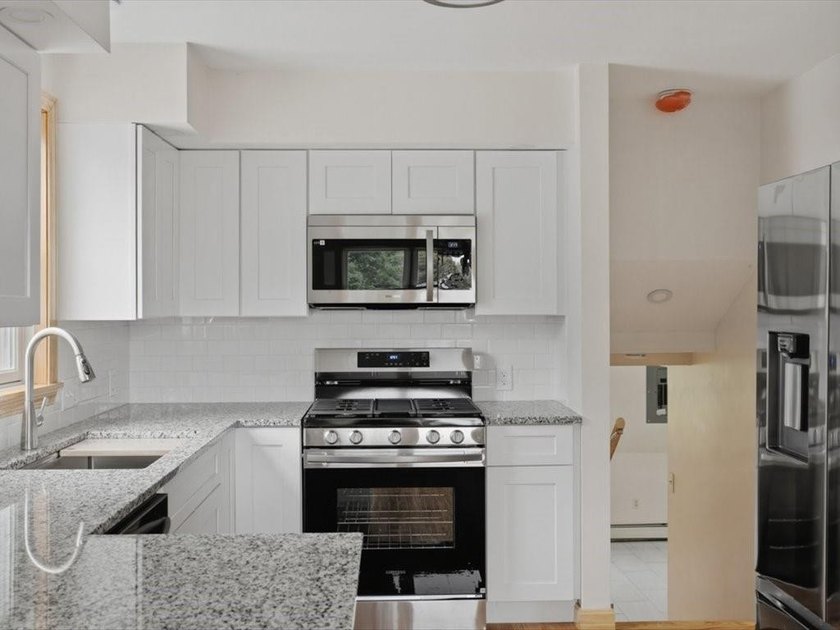 Beautifully Renovated 3BR/2BA Tri-Level Home with Exceptional - photo 11