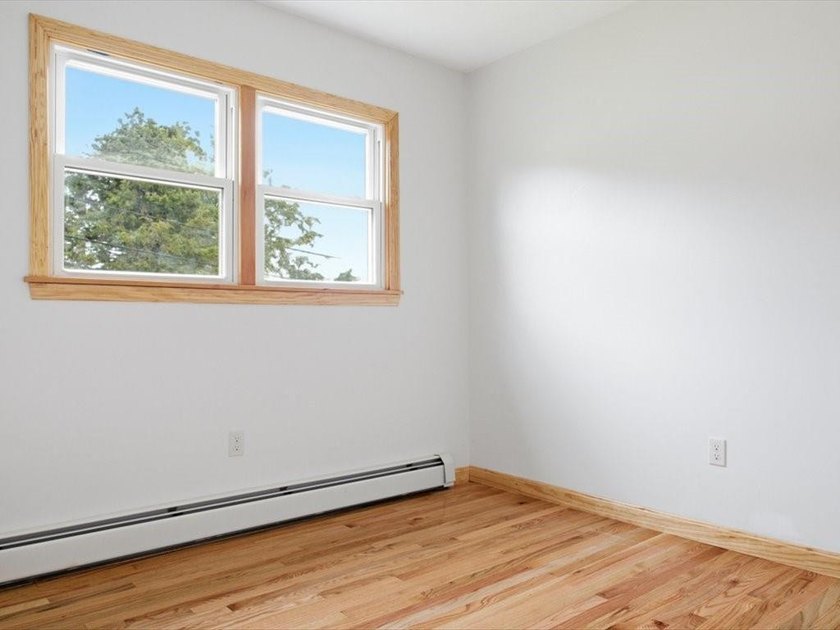 Beautifully Renovated 3BR/2BA Tri-Level Home with Exceptional - photo 15