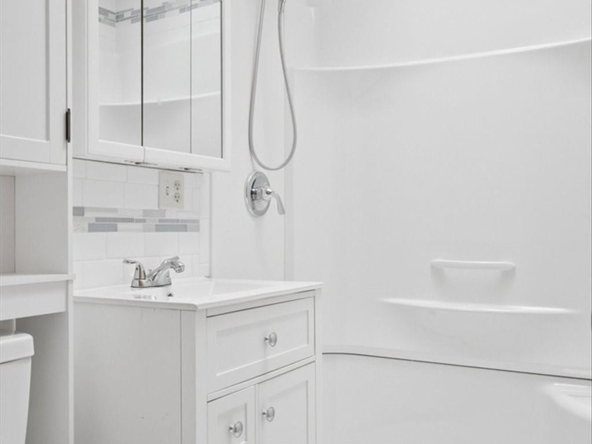 Beautifully Renovated 3BR/2BA Tri-Level Home with Exceptional - photo 16