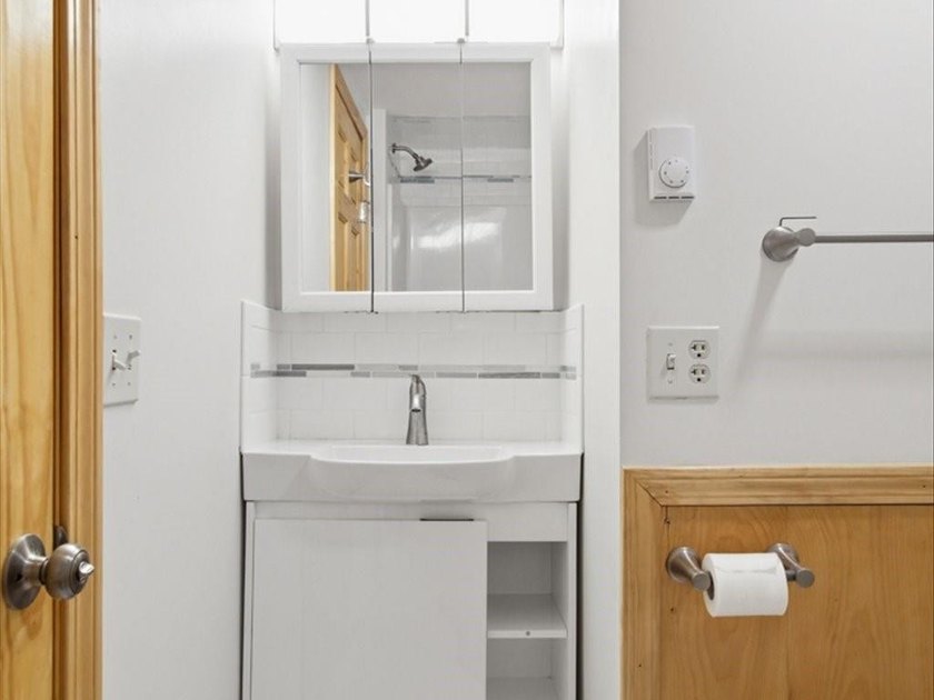 Beautifully Renovated 3BR/2BA Tri-Level Home with Exceptional - photo 20