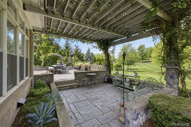 Welcome to 18199 Parkshore Drive in the prestigious Stonewater - photo 57