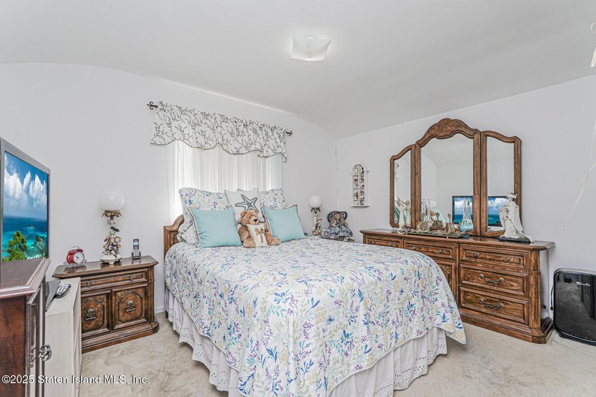 Welcome to 516 Medina Street, a beautiful attached single family - photo 11