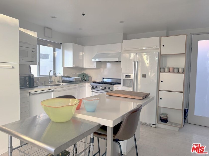 CORNER LOFT | SECOND FLOOR | STUNNING LIGHT l MARINA DEL REY - photo 14