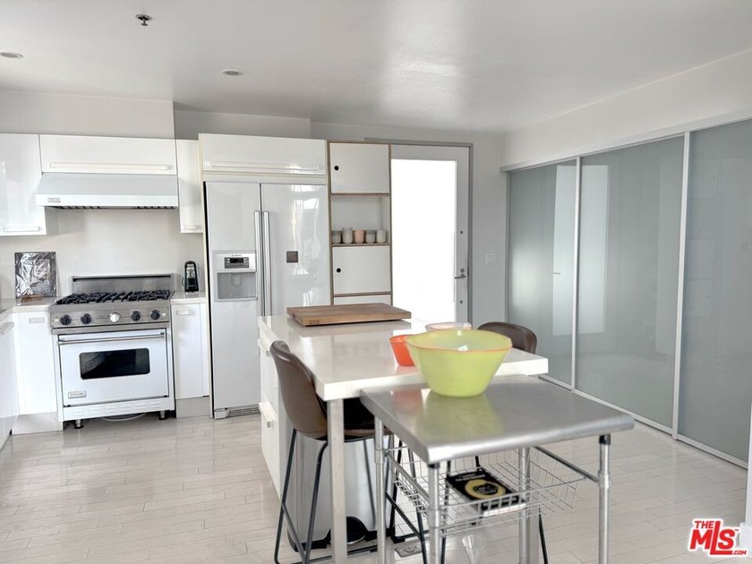 CORNER LOFT | SECOND FLOOR | STUNNING LIGHT l MARINA DEL REY - photo 15