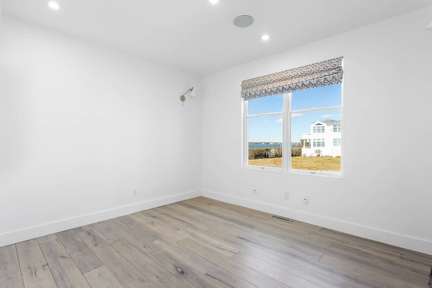 Nestled in the exclusive Hampton Court &amp; Marina community at 580 - photo 16