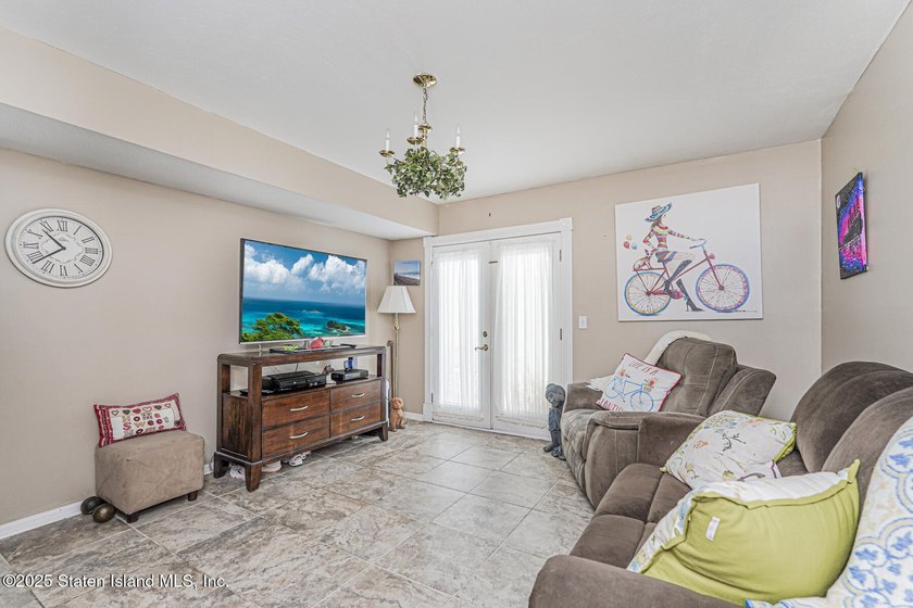 Welcome to 516 Medina Street, a beautiful attached single family - photo 20