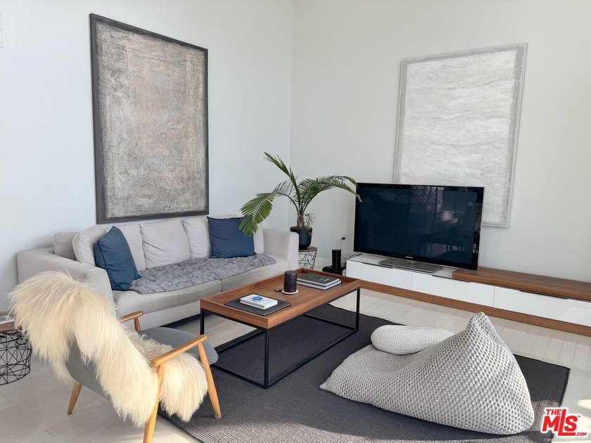 CORNER LOFT | SECOND FLOOR | STUNNING LIGHT l MARINA DEL REY - photo 29