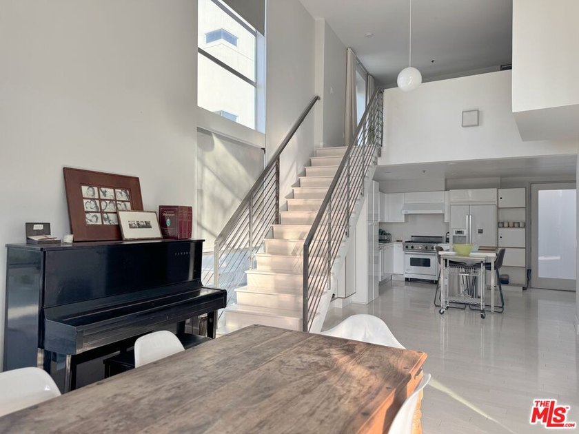 CORNER LOFT | SECOND FLOOR | STUNNING LIGHT l MARINA DEL REY - photo 31
