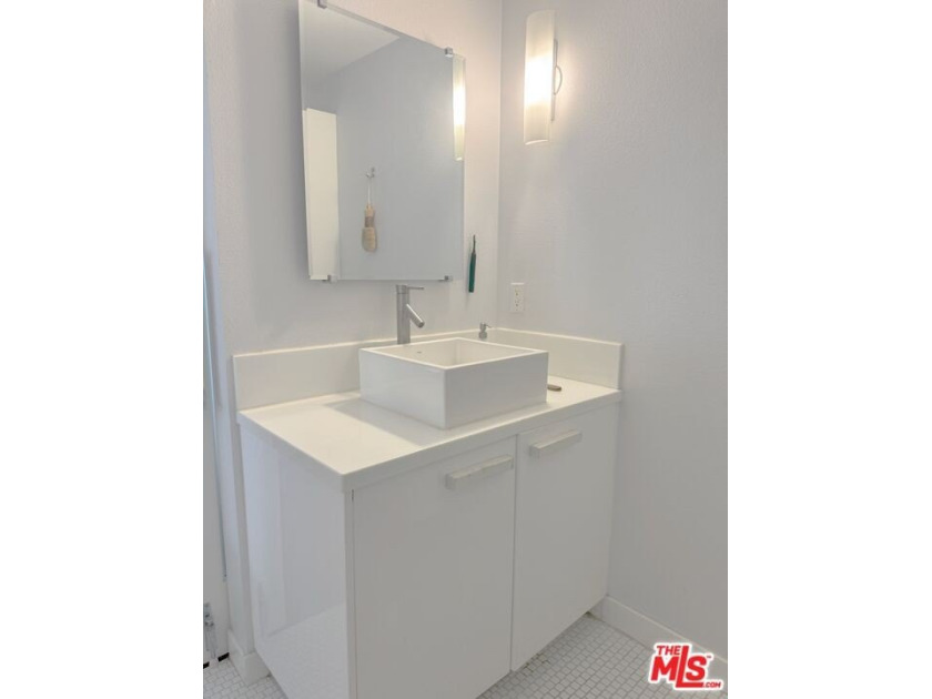 CORNER LOFT | SECOND FLOOR | STUNNING LIGHT l MARINA DEL REY - photo 41