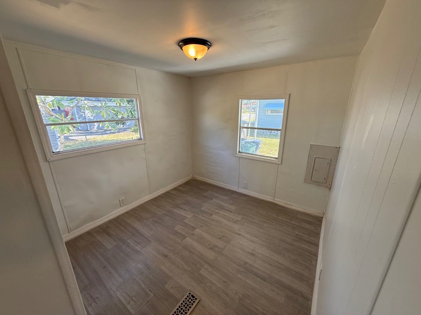 Just listed is this move-in ready 2-bedroom 2-bathroom located - photo 10