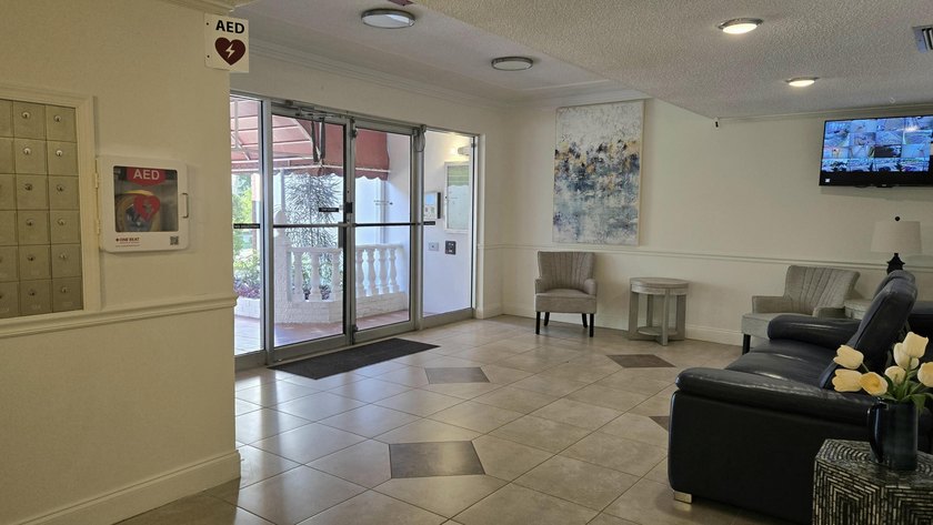 Enjoy South Fla seasonal or full-time living in Castle Gardens - photo 13