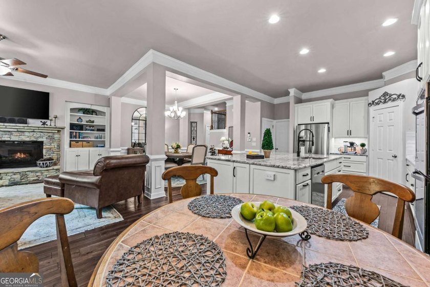 FEE SIMPLE townhome in MINT CONDITION offering one of the - photo 16